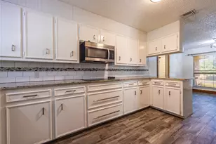 640 Ivy Ann Dr, Woodway, TX 76712 - Photo 11