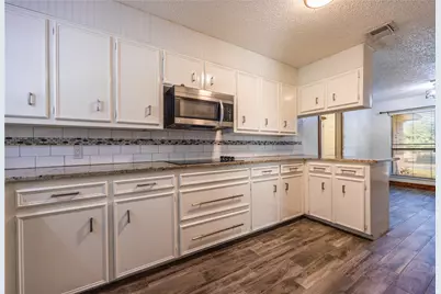 640 Ivy Ann Drive, Woodway, TX 76712 - Photo 11