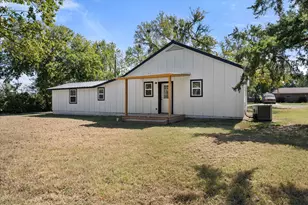 424 E 3rd St, Blooming Grove, TX 76626 - Photo 27