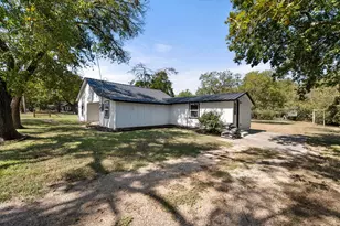 424 E 3rd St, Blooming Grove, TX 76626 - Photo 33