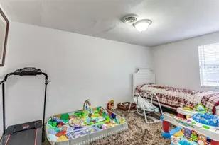 5720 Wilkes Dr, Fort Worth, TX 76119 - Photo 15