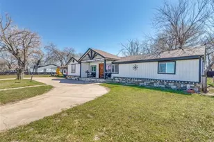 5720 Wilkes Dr, Fort Worth, TX 76119 - Photo 3