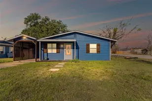 902 Turner St, Cleburne, TX 76033 - Photo 3