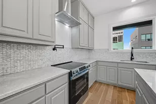 421 S Rayner St, Fort Worth, TX 76111 - Photo 11