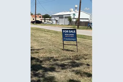 426 Dallas Street, Grand Prairie, TX 75051 - Photo 1