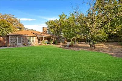 840 S Ridgeway Drive, Cleburne, TX 76033 - Photo 3