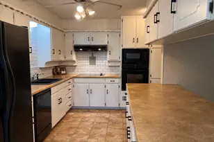 840 S Ridgeway Dr, Cleburne, TX 76033 - Photo 9