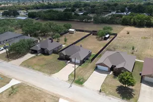 417 Lens St, Eastland, TX 76448 - Photo 37