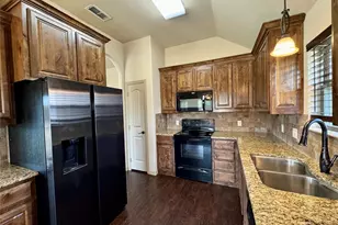 417 Lens St, Eastland, TX 76448 - Photo 9