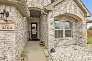 1200 Queens Brook Ln, Fort Worth, TX 76140 - Photo 3