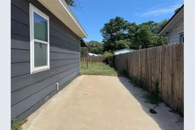 211 N Bermuda Street, Lacy Lakeview, TX 76705 - Photo 3