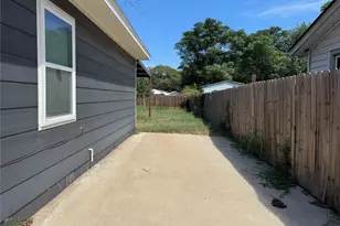 211 N Bermuda St, Lacy Lakeview, TX 76705 - Photo 3