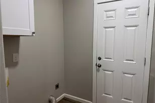 211 N Bermuda St, Lacy Lakeview, TX 76705 - Photo 9