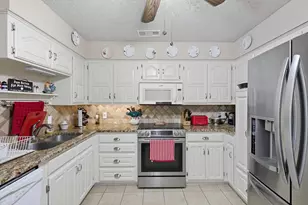 1109 Capetown Dr, Grand Prairie, TX 75050 - Photo 17