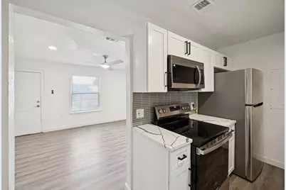 809 W Broadus Avenue, Fort Worth, TX 76115 - Photo 3