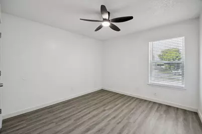 809 W Broadus Avenue, Fort Worth, TX 76115 - Photo 9