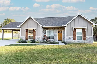 305 Main Street, Montague, TX 76251 - Photo 1