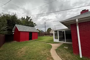 1500 Hyde Park Blvd, Cleburne, TX 76033 - Photo 3