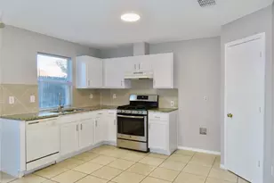 805 Gillon Dr, Arlington, TX 76001 - Photo 3