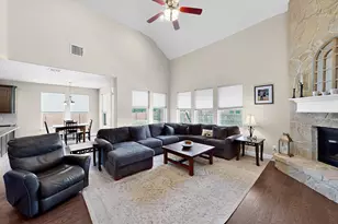 400 Clear Creek Dr, Mansfield, TX 76063 - Photo 3