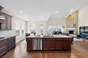 400 Clear Creek Dr, Mansfield, TX 76063 - Photo 9