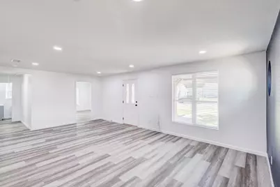 322 NE 29th Street, Grand Prairie, TX 75050 - Photo 15