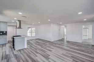 322 NE 29th St, Grand Prairie, TX 75050 - Photo 3