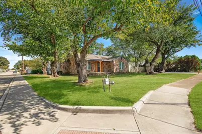 322 NE 29th Street, Grand Prairie, TX 75050 - Photo 1