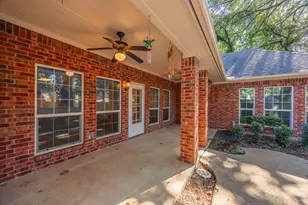 8932 Thornberry Dr, North Richland Hills, TX 76182 - Photo 33