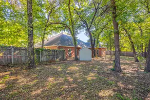 8932 Thornberry Dr, North Richland Hills, TX 76182 - Photo 29