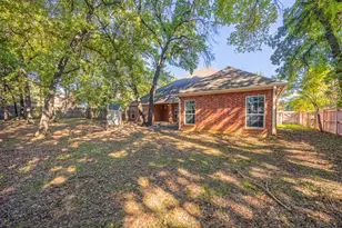 8932 Thornberry Dr, North Richland Hills, TX 76182 - Photo 31