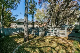 2411 Bayberry Ln, Euless, TX 76039 - Photo 23