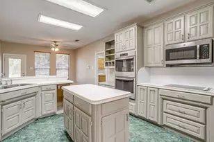 2212 Summit Dr, Burleson, TX 76028 - Photo 17