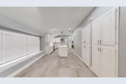 8343 Crystalwood Drive, Dallas, TX 75249 - Photo 17