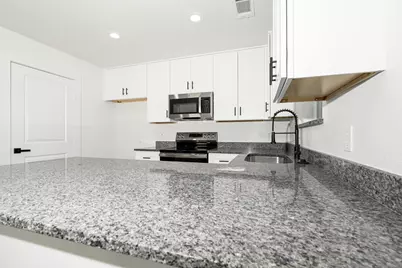 204 Robbins Street, Cleburne, TX 76031 - Photo 9