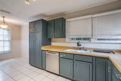 406 Bellevue Drive, Cleburne, TX 76033 - Photo 9