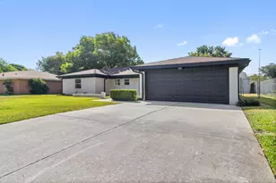 729 Finland St, Grand Prairie, TX 75050 - Photo 5