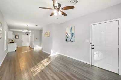 717 E Davis Avenue, Fort Worth, TX 76104 - Photo 3