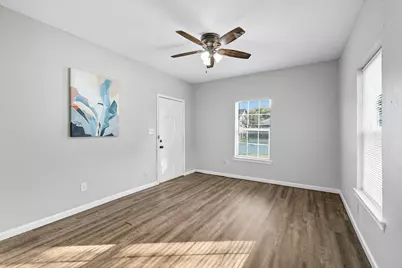 717 E Davis Avenue, Fort Worth, TX 76104 - Photo 5