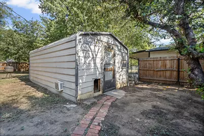 308 Poindexter Avenue, Cleburne, TX 76033 - Photo 17