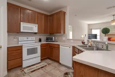 2812 Greenway Drive, Burleson, TX 76028 - Photo 11