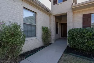 2812 Greenway Dr, Burleson, TX 76028 - Photo 5