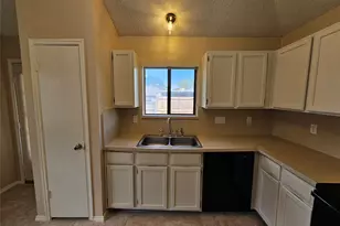 211 Cole St, Garland, TX 75040 - Photo 5