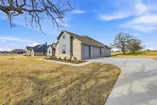 1973 Johnnie Dr, Springtown, TX 76082 - Photo 3