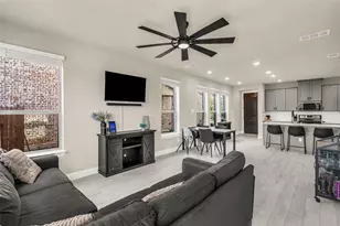 645 Hutchinson Dr, Lewisville, TX 75077 - Photo 7