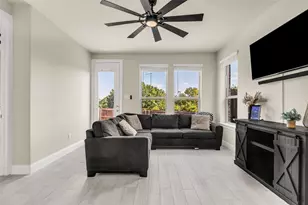 645 Hutchinson Dr, Lewisville, TX 75077 - Photo 9