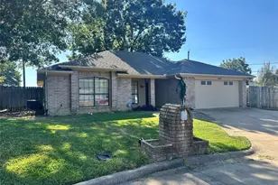 2512 Harmony Ct, Arlington, TX 76015 - Photo 3