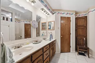 117 Oakhaven Dr, Grand Prairie, TX 75050 - Photo 11