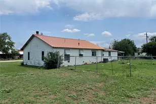 521 N 5th St, Crowell, TX 79227 - Photo 3