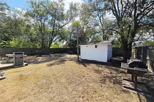 525 Maple St, Commerce, TX 75428 - Photo 17
